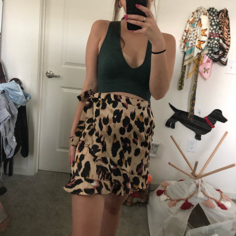 Silky cheetah ruffle skirt